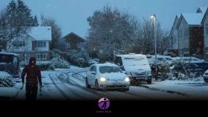 The first snowfall of the season closes UK schools