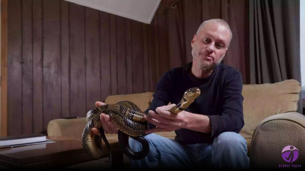 Man’s 200 snakebites lead to groundbreaking antivenom discovery 